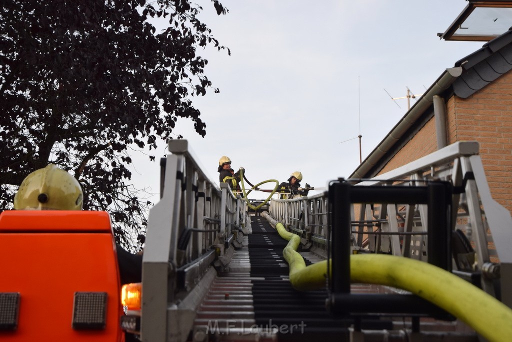 Feuer 2 Vollbrand Reihenhaus Roggendorf Berrischstr P134.JPG - Miklos Laubert